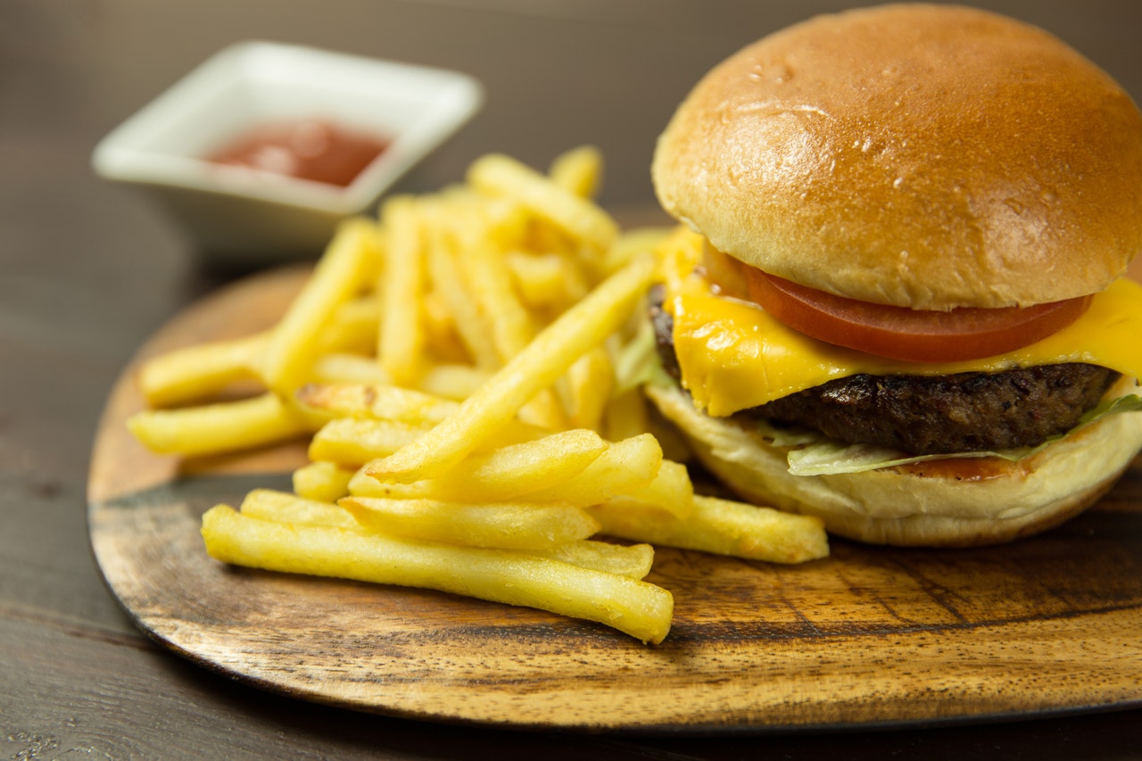 /blogs/magazine/6-common-foods-other-than-coffee-to-avoid-before-bedtime