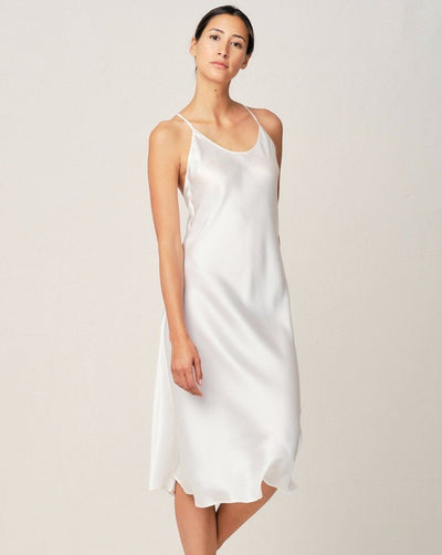 Clara Silk Nightgown in Moonlight White Loungewear, Pyjama, Seidenpyjama, Schlafanzug | RADICE